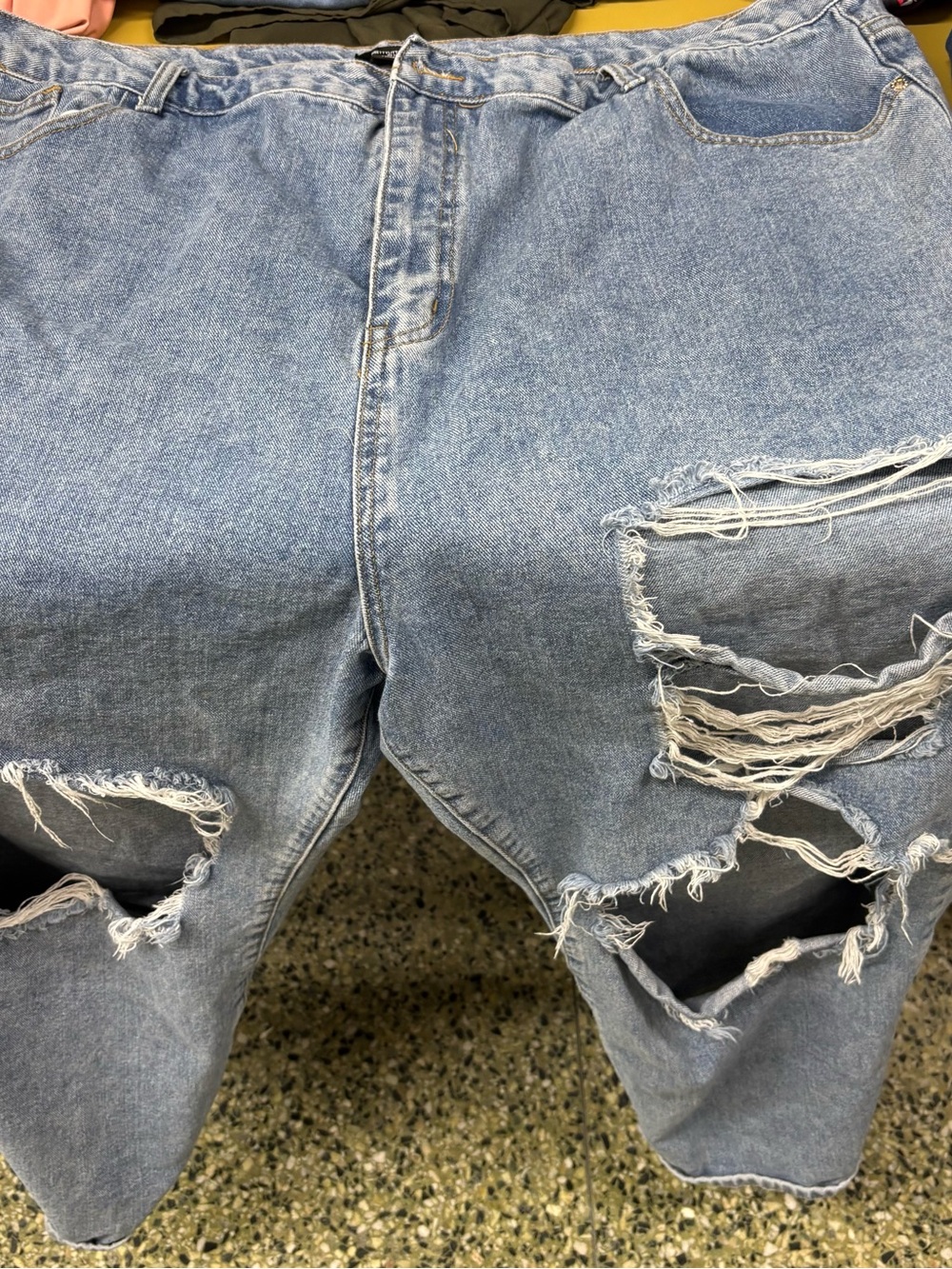 PrettyLittleThing Light Blue Ripped Relaxed women’s Jeans